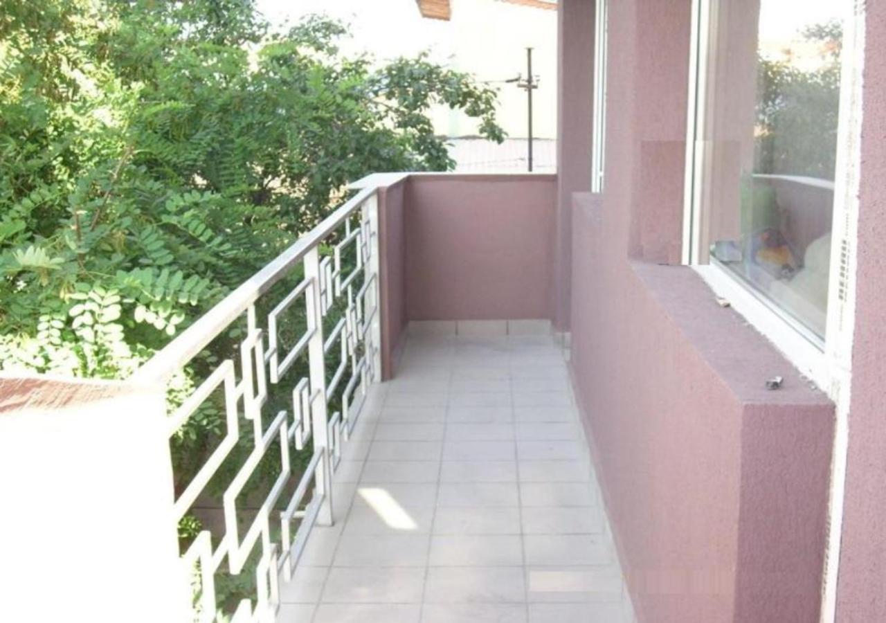 Apartament Laurentiu - Etaj.1 Bucarest Exterior foto